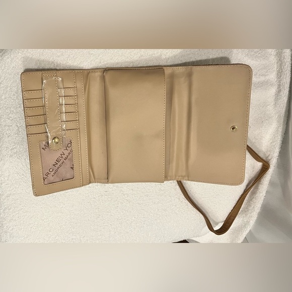 Andrew MARC New York clutch/Crossbody - Picture 3 of 3